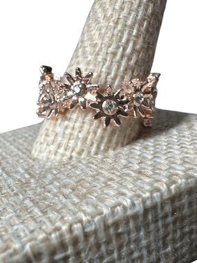 5/$25 😻 Rose Gold Tone Floral Sunburst Crystal Band Ring - Women Jewelry